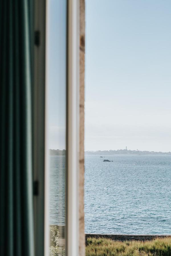 Hotel Aux Tamaris - Vue Mer Роскоф Экстерьер фото