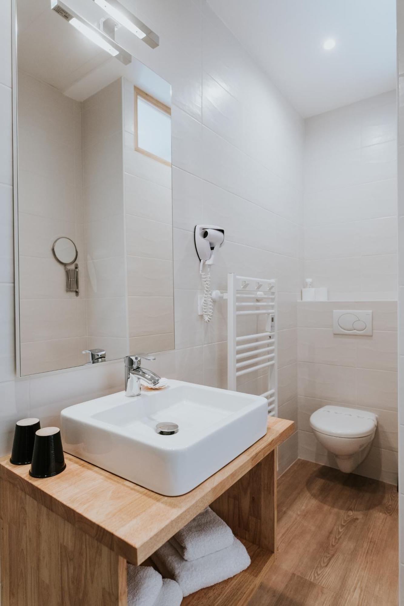 Hotel Aux Tamaris - Vue Mer Роскоф Номер фото